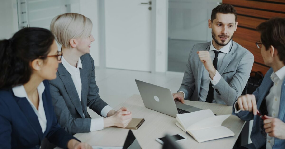 Politiek overleg en onderhandeling, coalitieakkoord analyse