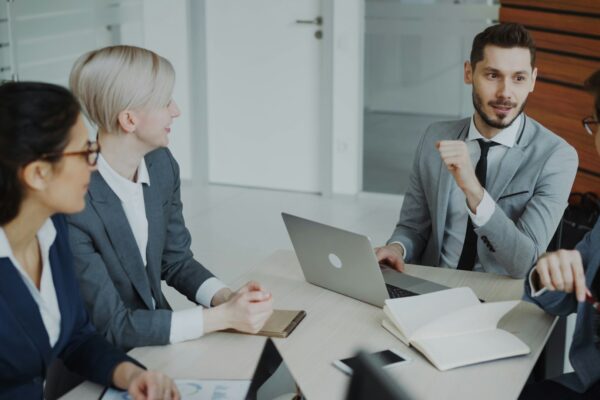 Politiek overleg en onderhandeling, coalitieakkoord analyse