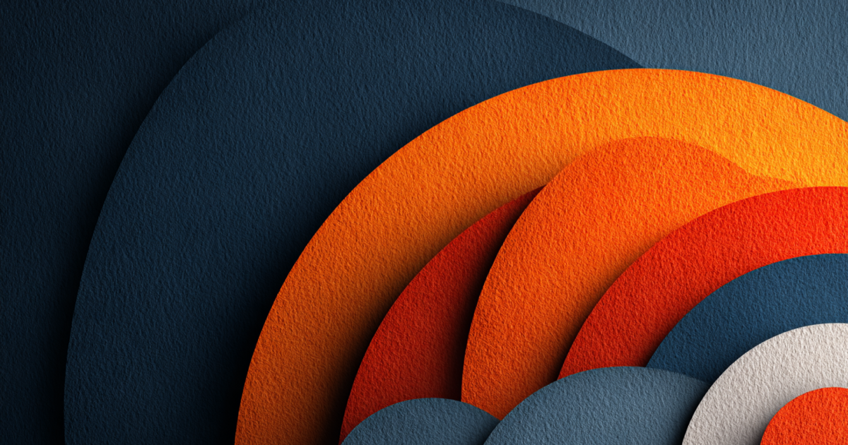 Abstracte geometrische compositie met papieren lagen in oranje en donkerblauw, symboliserend gezinssteun en financiële zekerheid