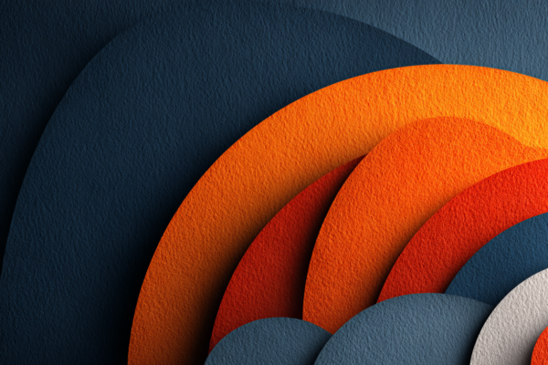 Abstracte geometrische compositie met papieren lagen in oranje en donkerblauw, symboliserend gezinssteun en financiële zekerheid