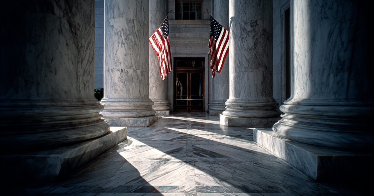 Imposant overheidsgebouw met Amerikaanse vlaggen, symbolisch voor Trump's handelspolitiek
